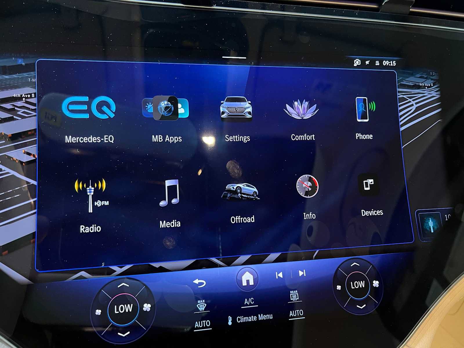 New 2026 Mercedes-Benz EQS 400 4MATIC SUV image 36