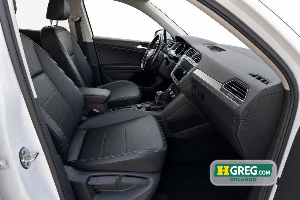 Used 2018 Volkswagen Tiguan SEL AWD/4WD image 16