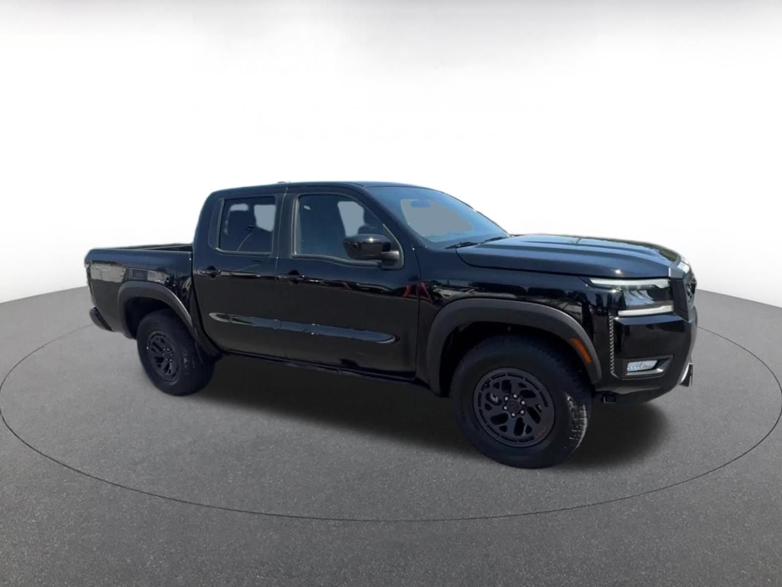 Used 2026 Nissan Frontier PRO-4X AWD/4WD image 2