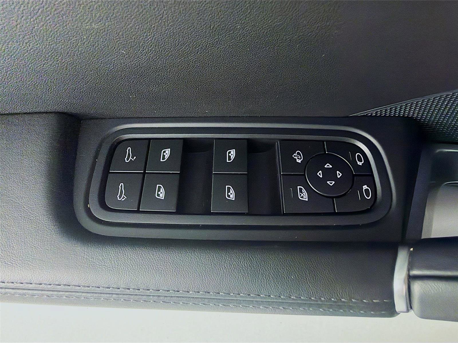 Used 2022 Porsche Cayenne Turbo AWD/4WD image 8