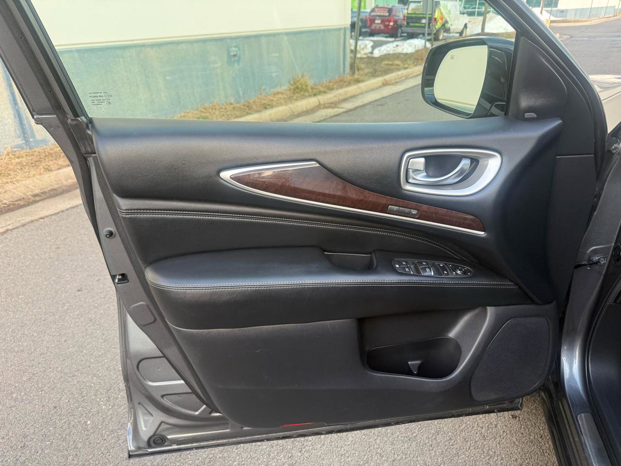 Used 2017 INFINITI QX60 Luxe w/ Deluxe Technology Package image 14