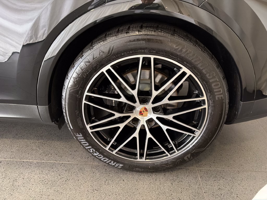 Certified 2026 Porsche Cayenne AWD/4WD image 11