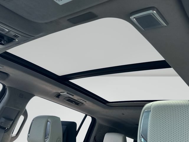 New 2026 Cadillac Escalade ESV Platinum Luxury w/ LPO, Floor Liner Package AWD/4WD image 9