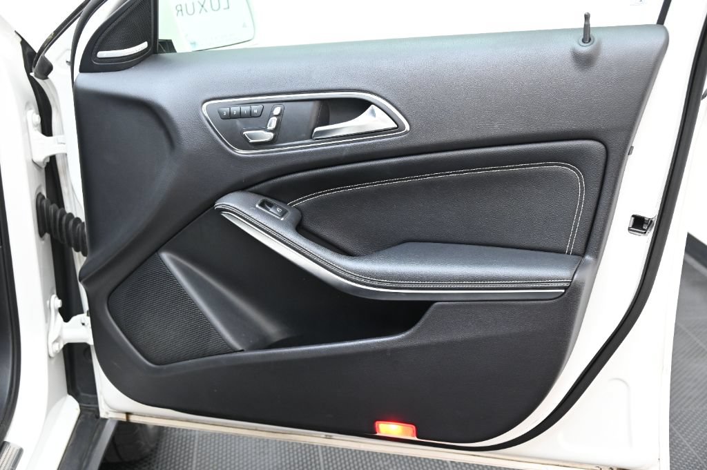 Used 2019 Mercedes-Benz GLA 250 4MATIC image 20