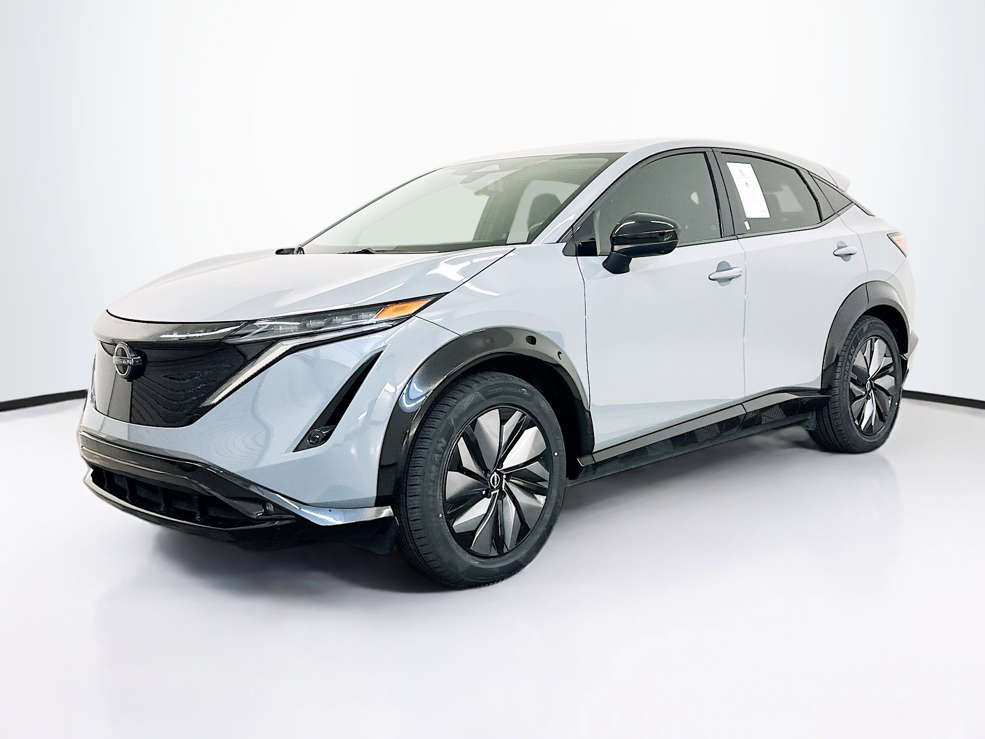Used 2023 Nissan Ariya AWD image 3