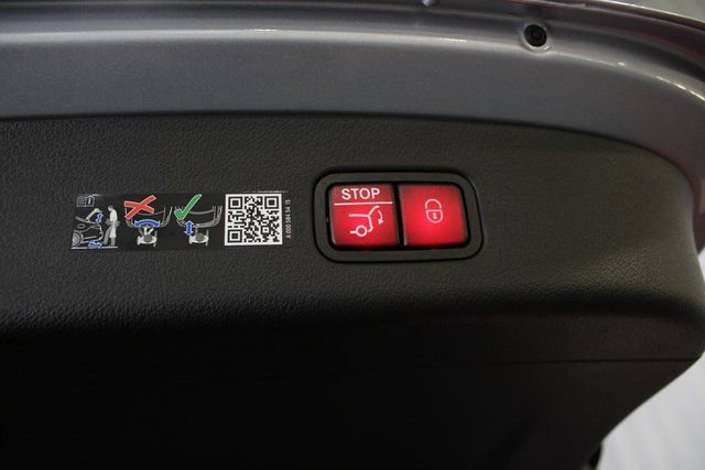 New 2025 Mercedes-Benz GLC 350e 4MATIC image 8