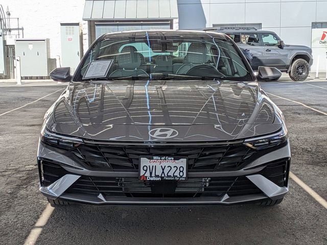 Used 2025 Hyundai Elantra Limited image 2