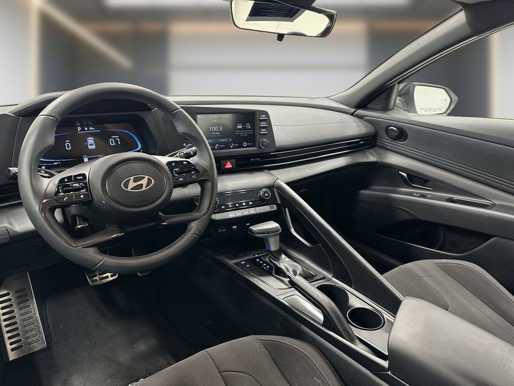 Certified 2025 Hyundai Elantra Sport image 11