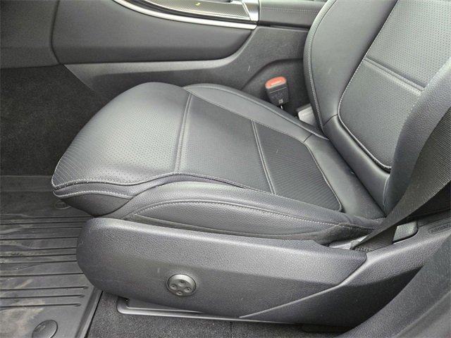 Used 2025 Mercedes-Benz GLC 300 4MATIC image 12