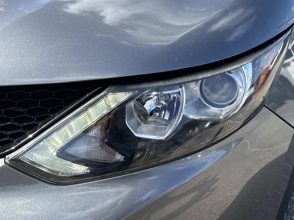 Certified 2018 Nissan Rogue Sport S image 10