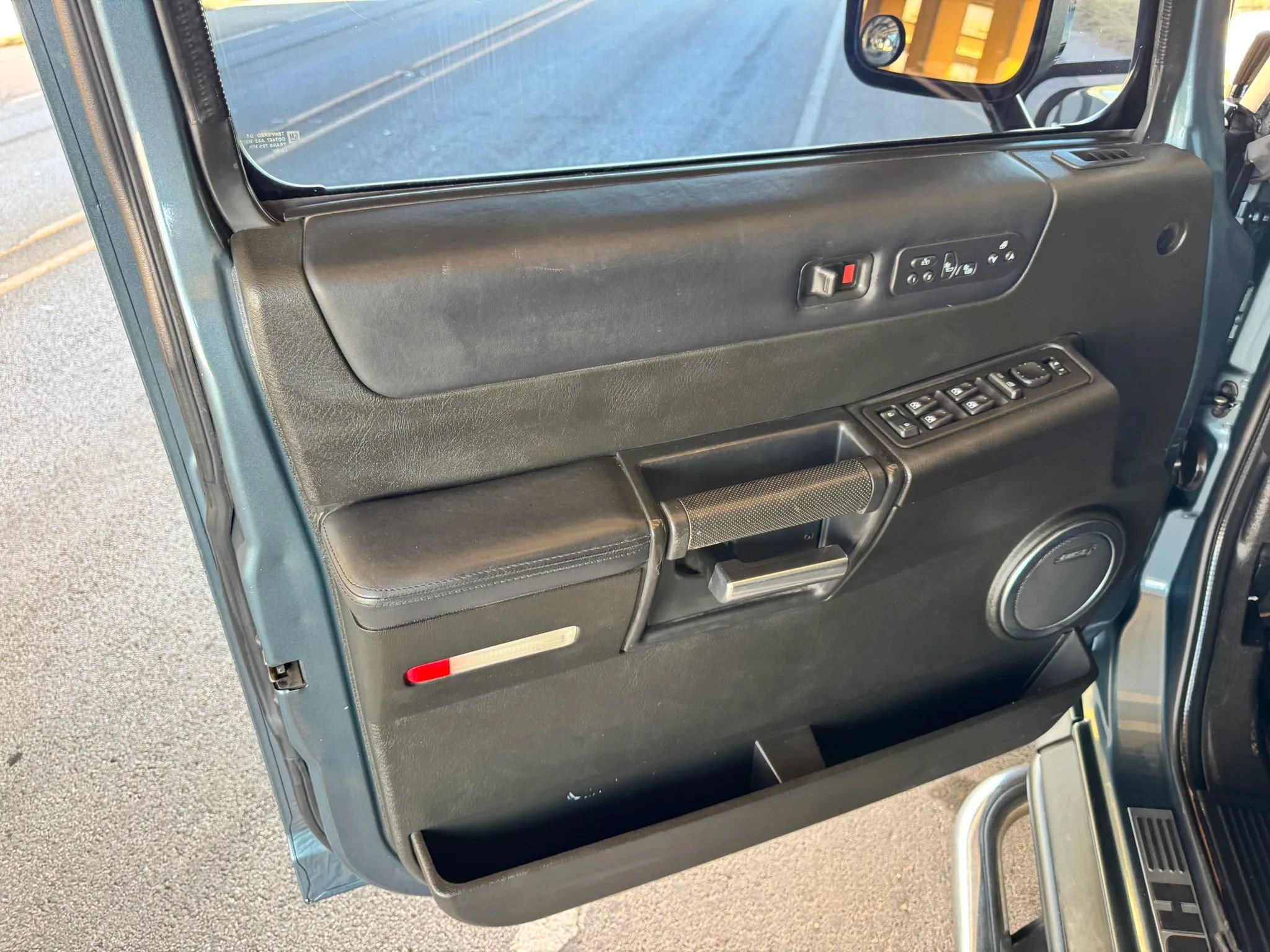 Used 2005 HUMMER H2 SUT w/ Preferred Equipment Group AWD/4WD image 10