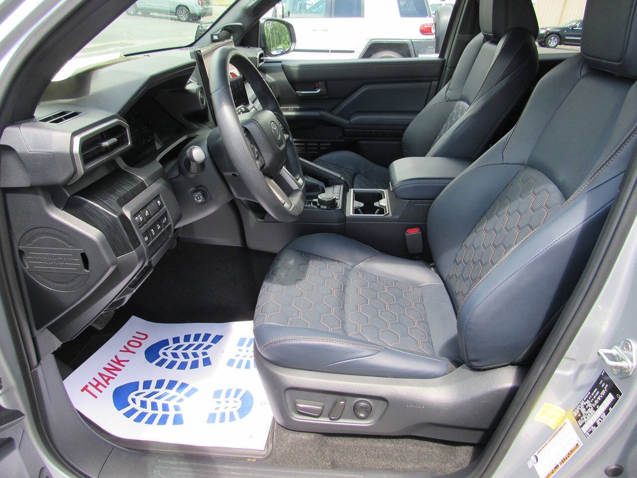Used 2025 Toyota 4Runner Platinum AWD/4WD image 19