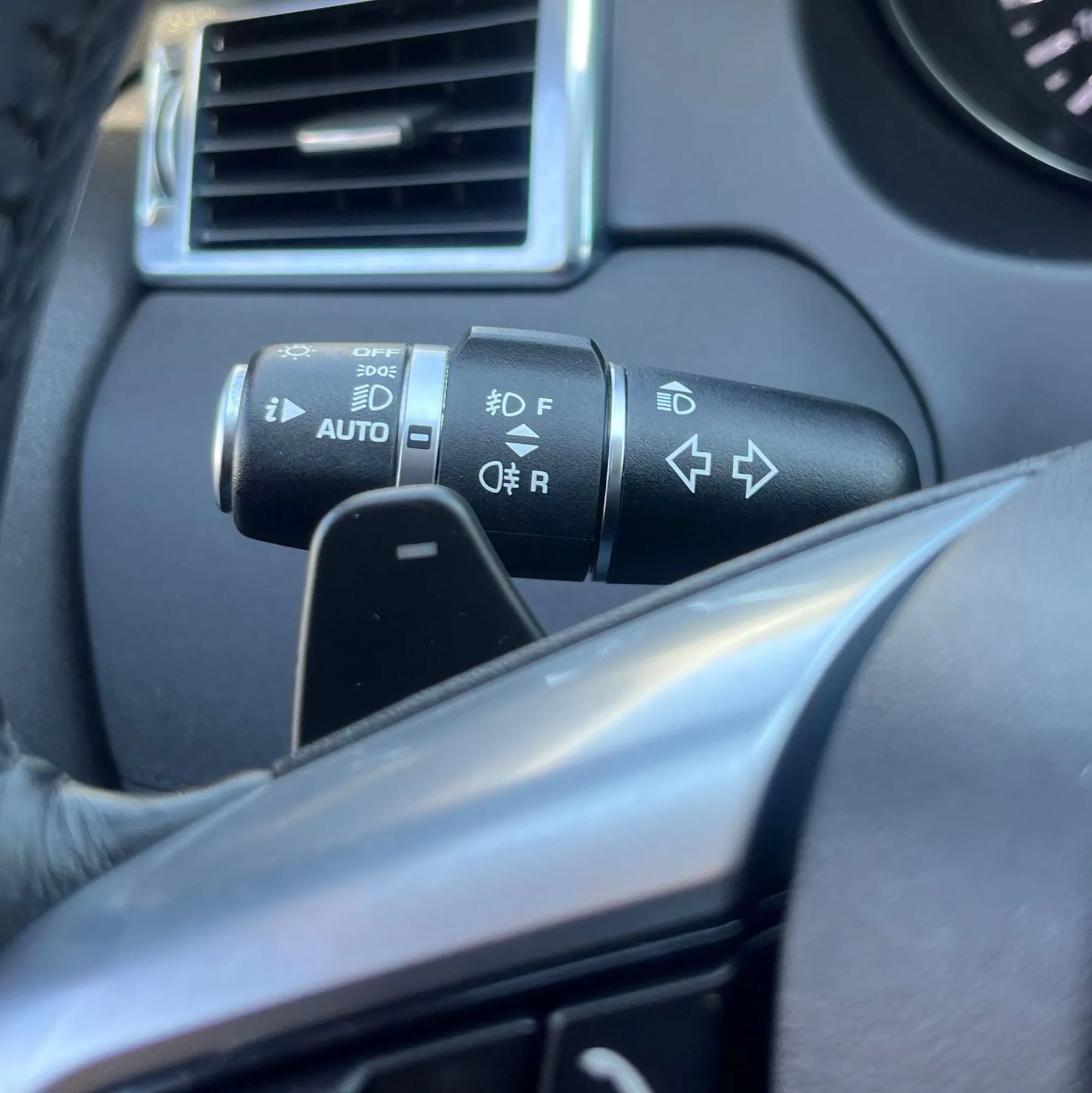 Used 2016 Land Rover Discovery Sport HSE AWD/4WD image 32