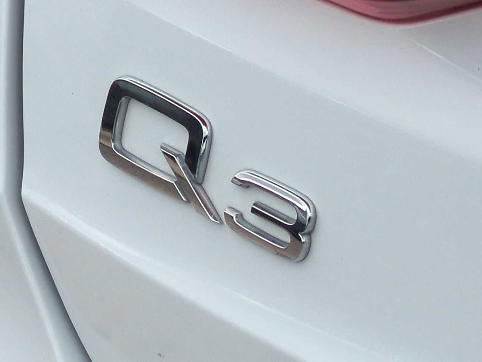 Used 2024 Audi Q3 2.0T Premium image 32