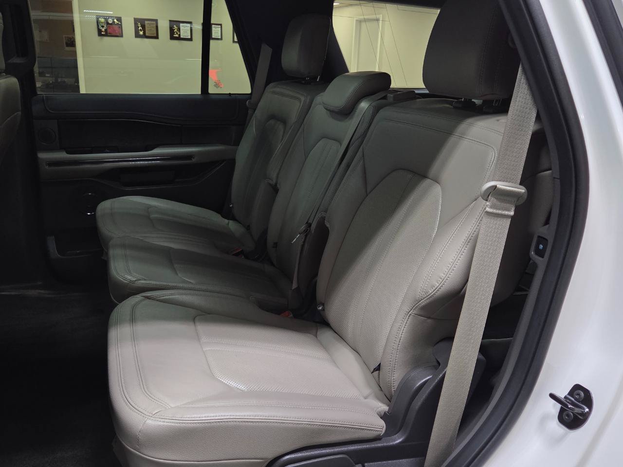 Used 2018 Ford Expedition Limited w/ Equipment Group 301A AWD/4WD image 17