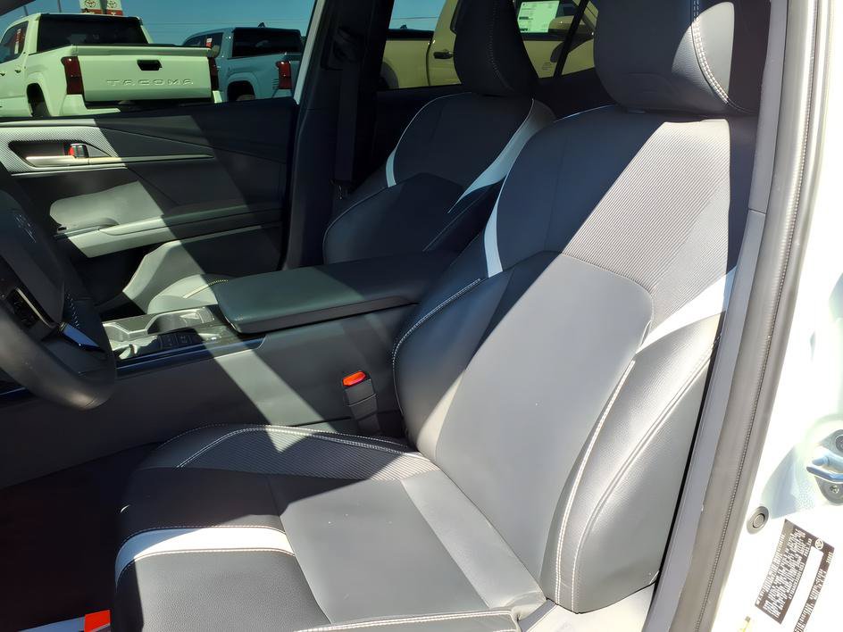 Certified 2025 Toyota Camry SE FWD image 13