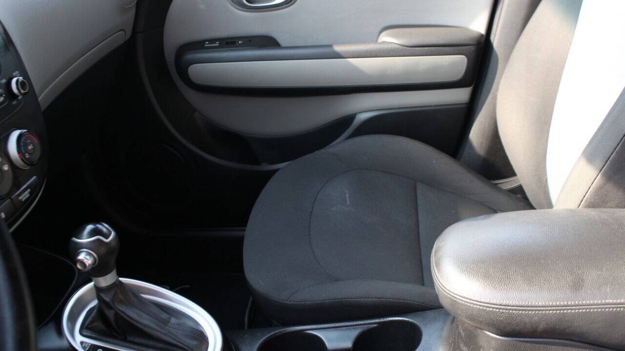 Used 2014 Kia Soul FWD image 14