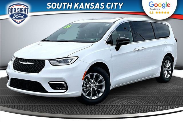 Used 2026 Chrysler Pacifica Limited FWD image 1