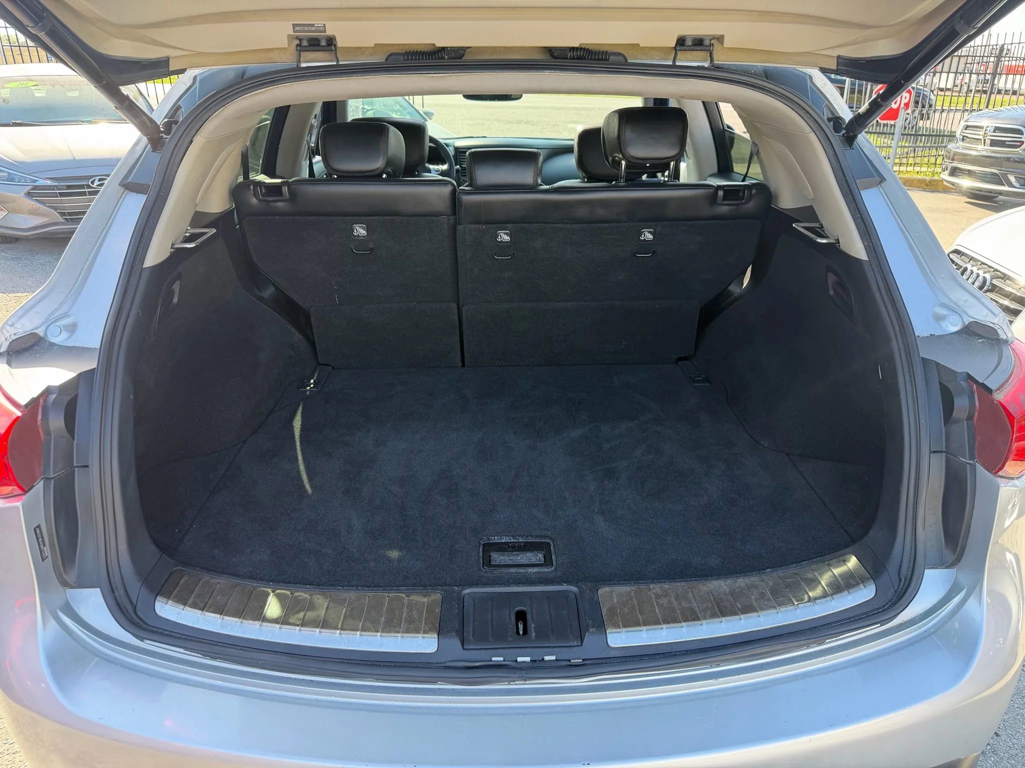 Used 2016 INFINITI QX70 3.7 image 15