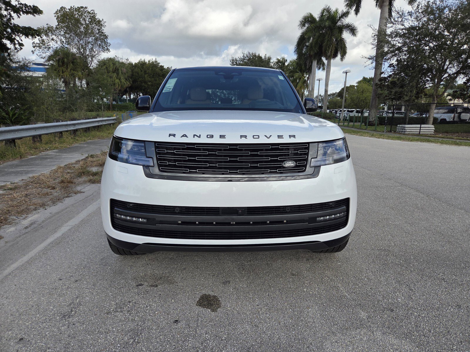 New 2025 Land Rover Range Rover SE image 8