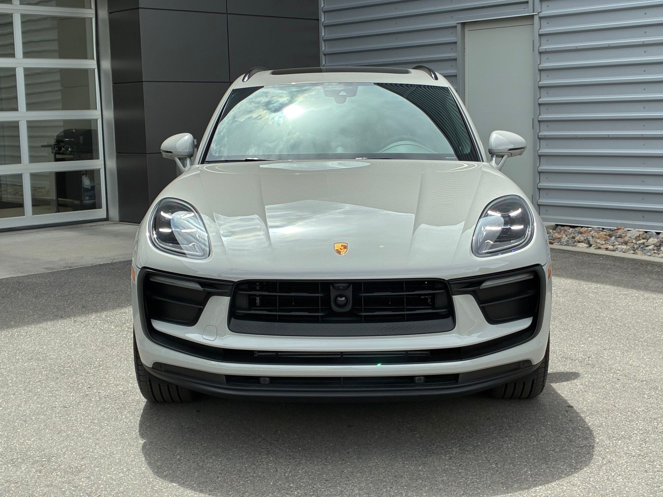 Used 2025 Porsche Macan AWD/4WD image 9