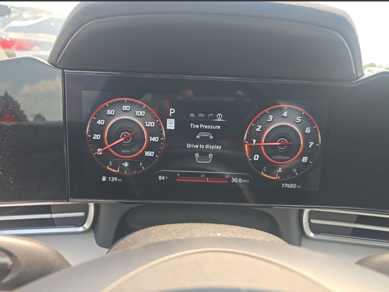 Used 2025 Hyundai Elantra Limited FWD image 12