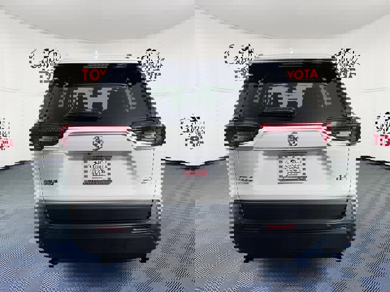 Used 2022 Toyota RAV4 XLE image 6