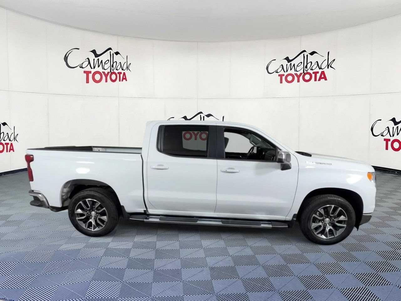 Used 2022 Chevrolet Silverado 1500 LT RWD image 4
