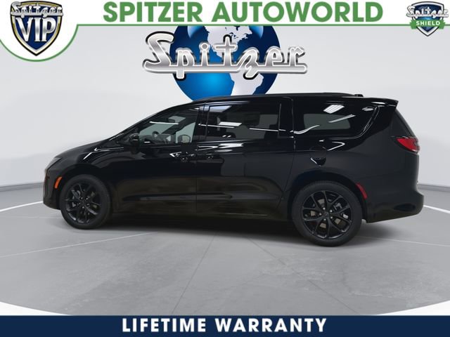 New 2027 Chrysler Pacifica Limited w/ S Appearance Package AWD/4WD image 7