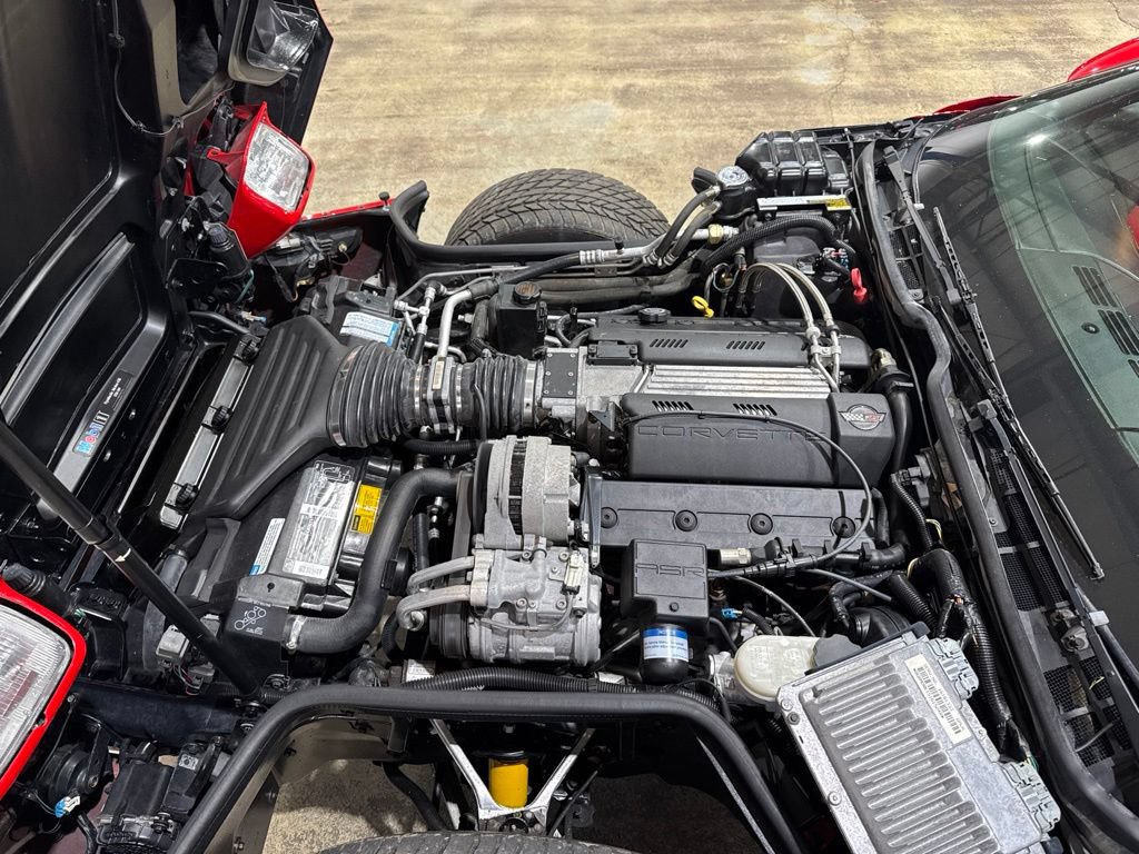 Used 1995 Chevrolet Corvette Convertible RWD image 16