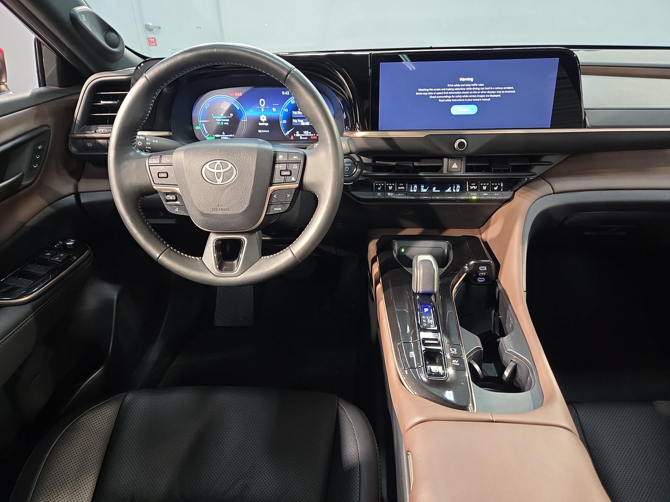 Certified 2024 Toyota Crown AWD/4WD image 9