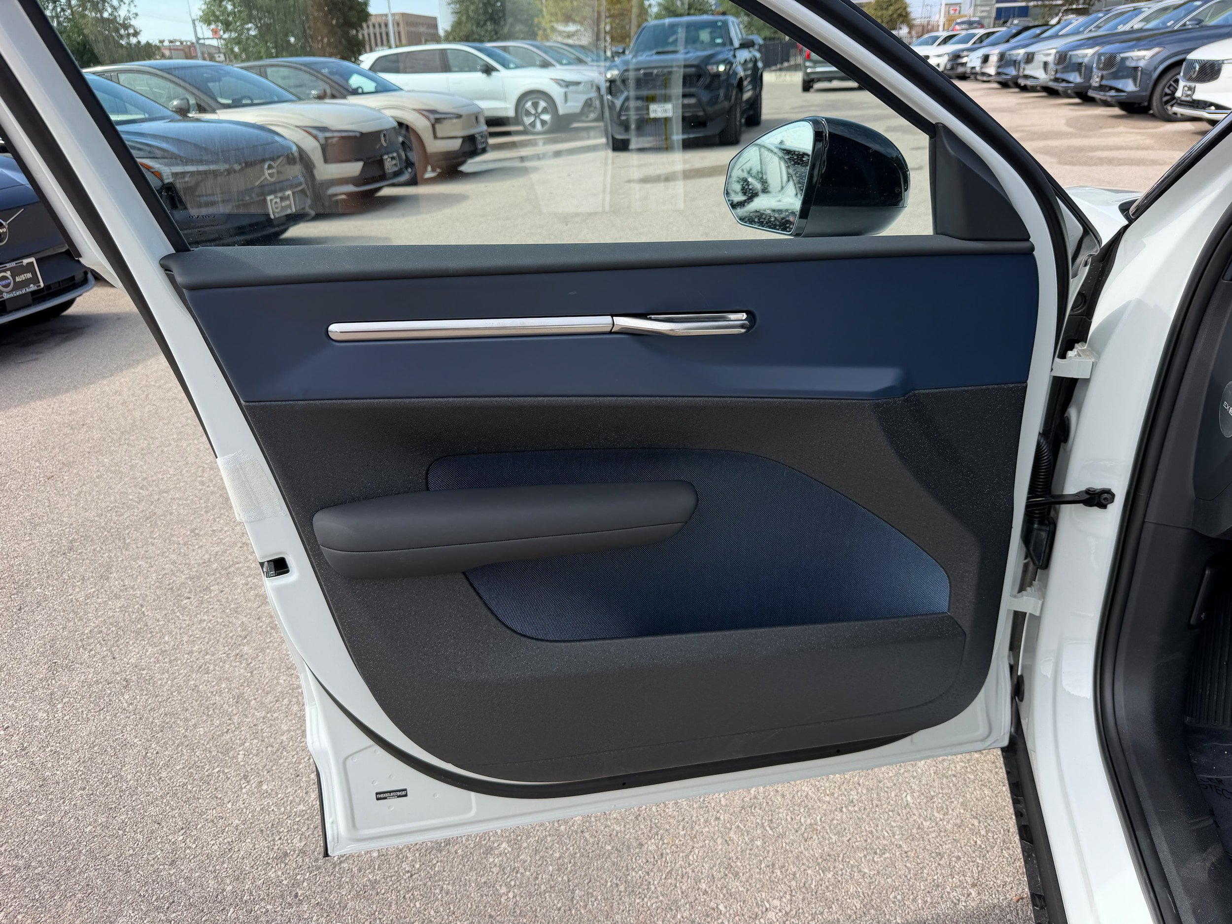 New 2026 Volvo EX30 Ultra w/ Protection Package Premier AWD/4WD image 17
