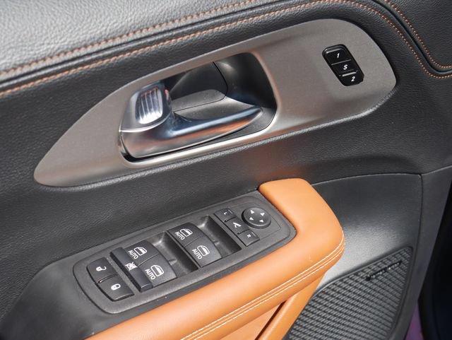 Used 2025 Chrysler Pacifica Pinnacle FWD image 16