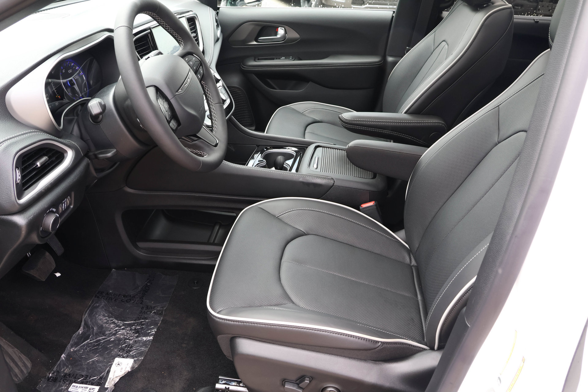 New 2027 Chrysler Pacifica Limited FWD image 5