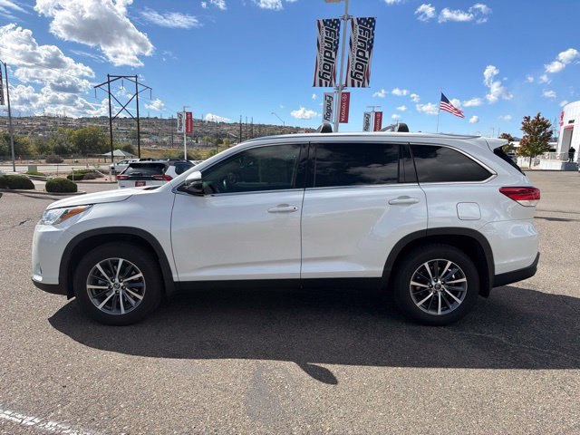 Used 2019 Toyota Highlander XLE w/ Carpet Mat Package (TMS) AWD/4WD image 6