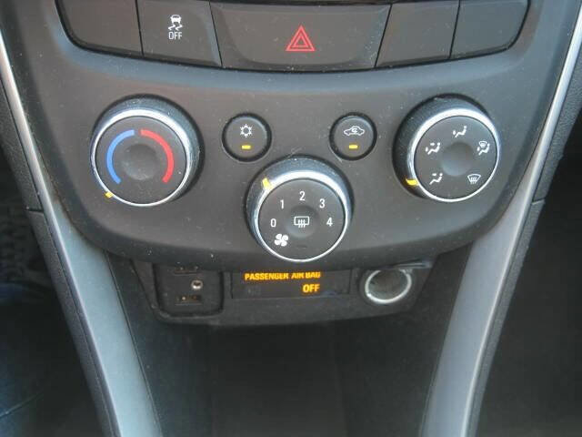 Used 2018 Chevrolet Trax LT w/ LT Convenience Package image 22