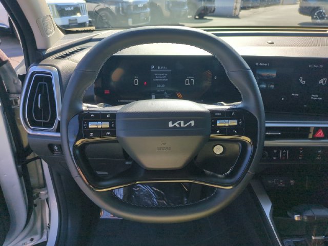 Certified 2026 Kia Sorento LX FWD image 17