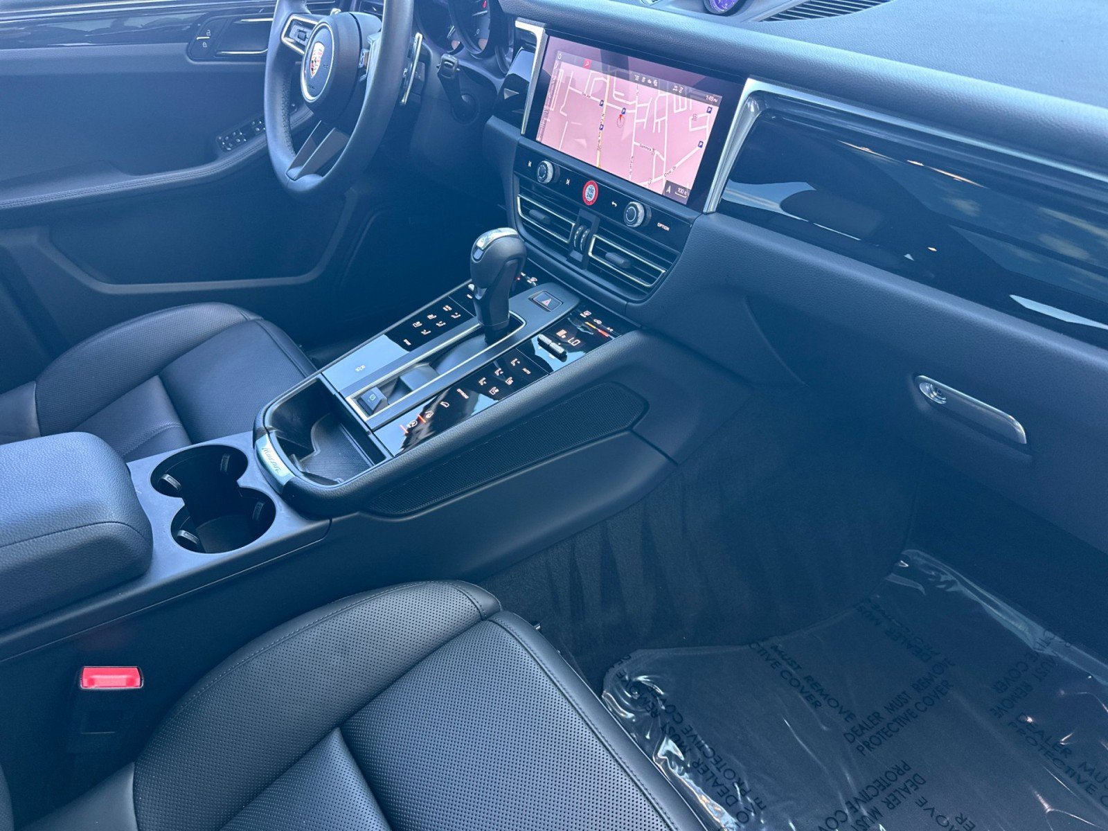Certified 2025 Porsche Macan image 16