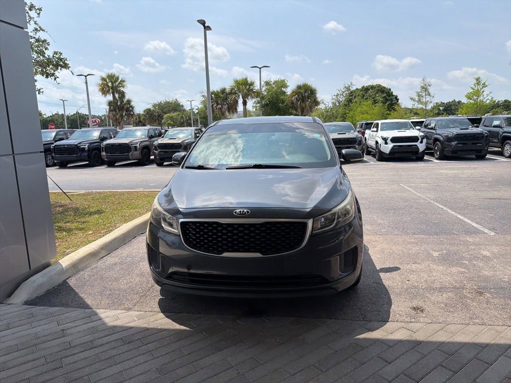 Used 2017 Kia Sedona LX FWD image 2
