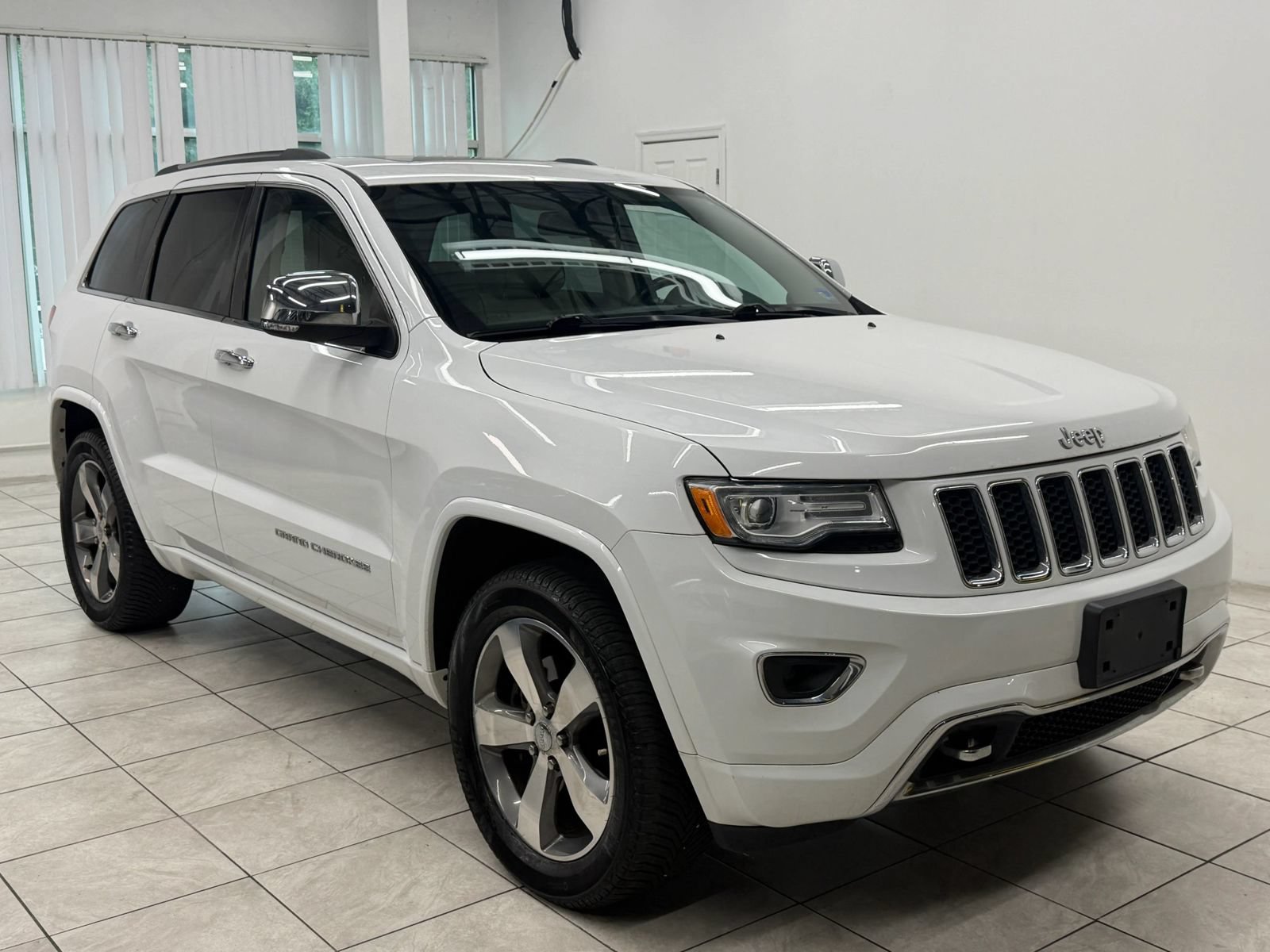 Used 2015 Jeep Grand Cherokee Overland AWD/4WD image 1
