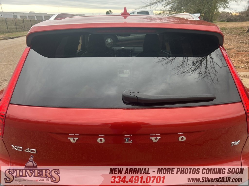 Used 2019 Volvo XC40 T4 Momentum image 5
