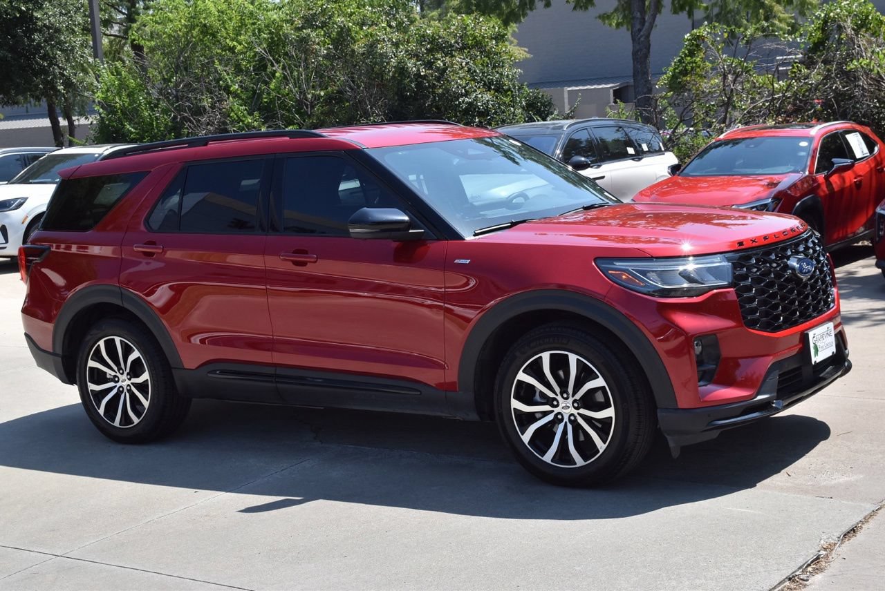 Certified 2025 Ford Explorer ST-Line RWD image 5