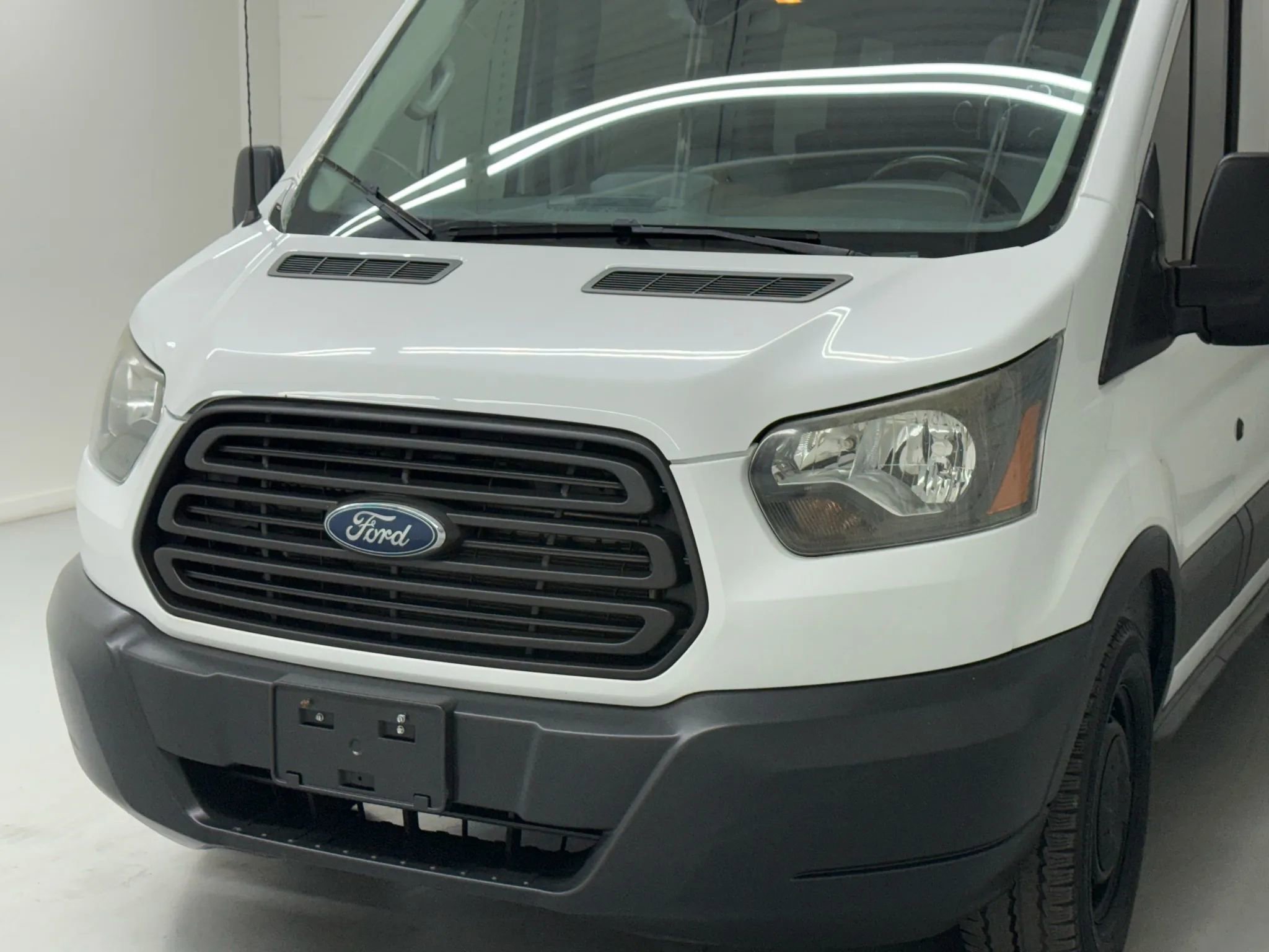 Used 2016 Ford Transit 350 XL image 10