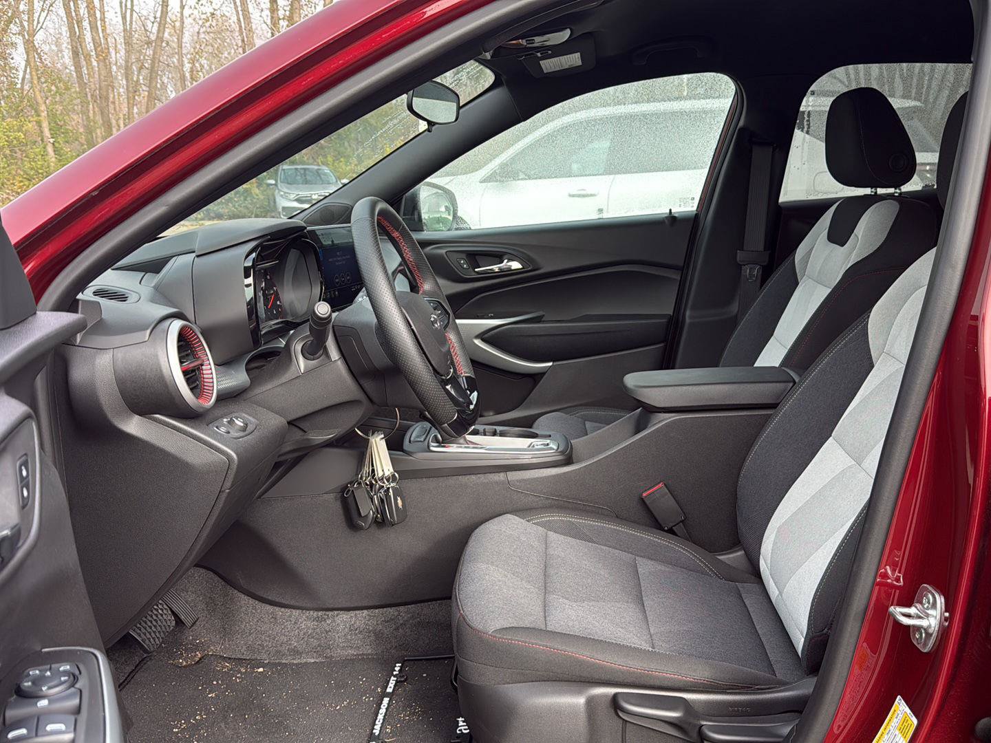 Used 2025 Chevrolet Trax RS FWD image 15