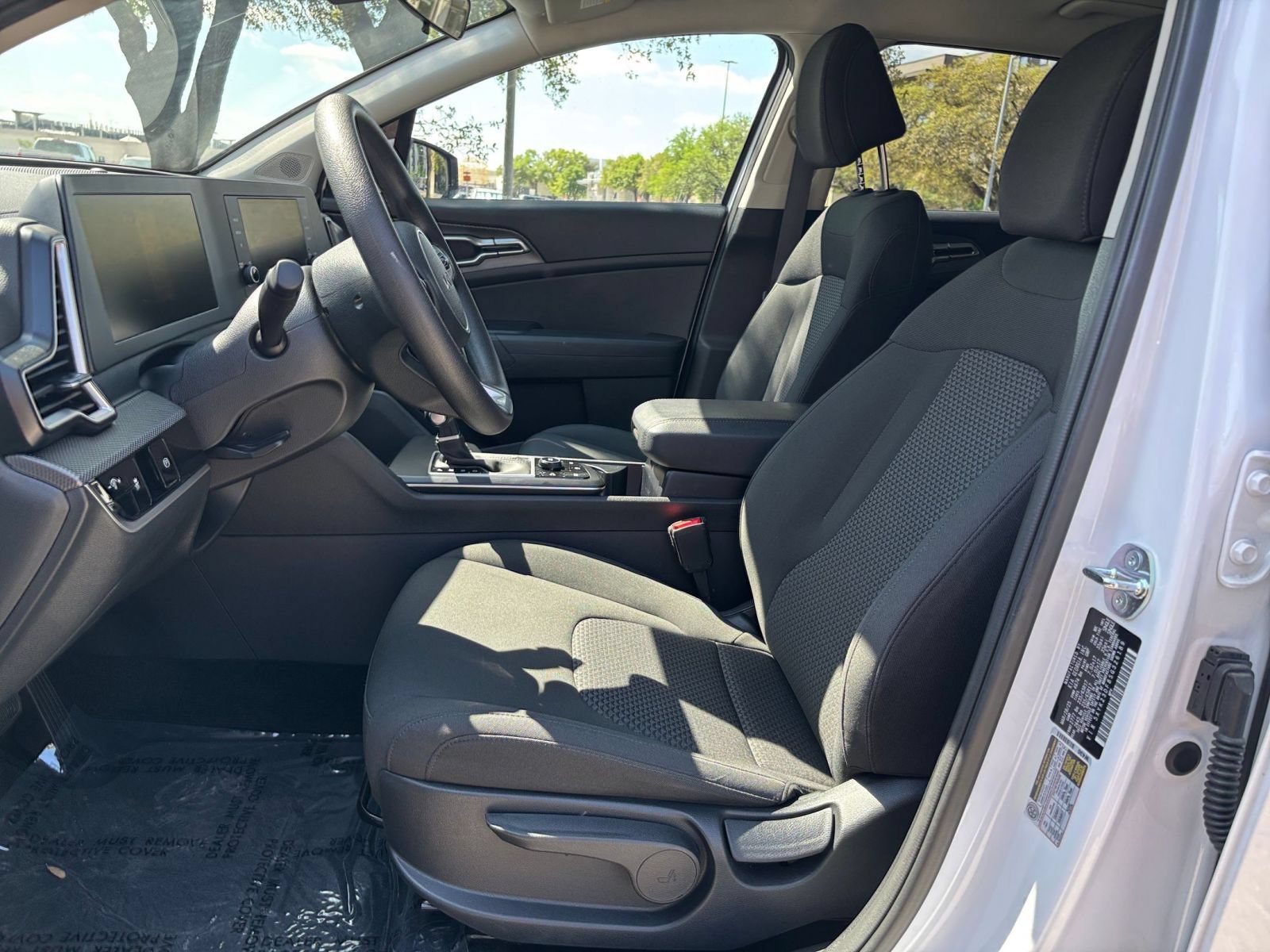Used 2025 Kia Sportage LX FWD image 23