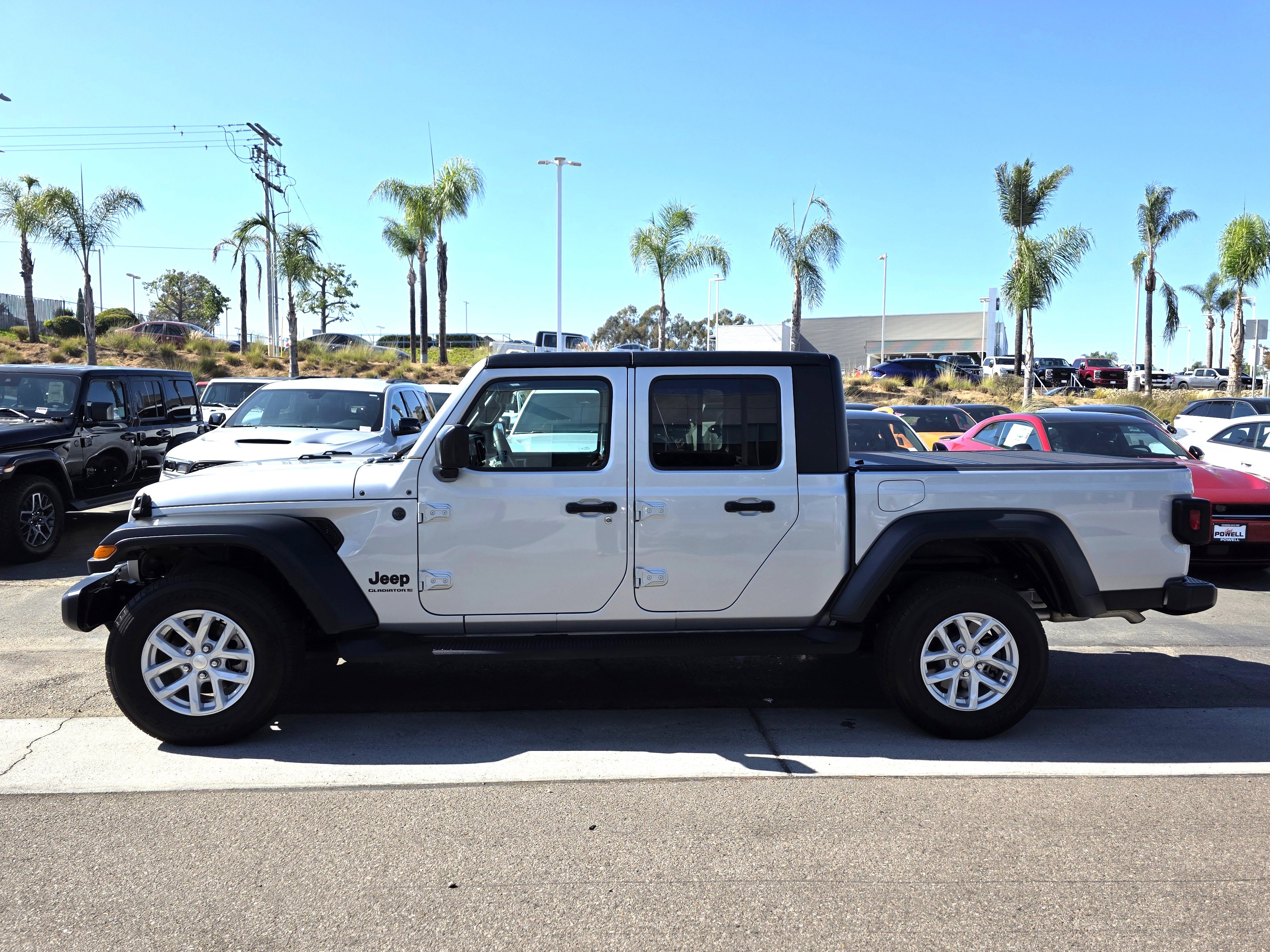 Certified 2023 Jeep Gladiator Sport image 2