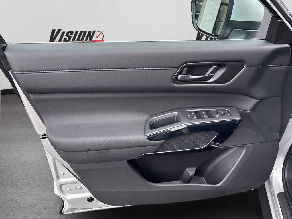 New 2025 Nissan Pathfinder SV w/ Black Appearance Package image 14