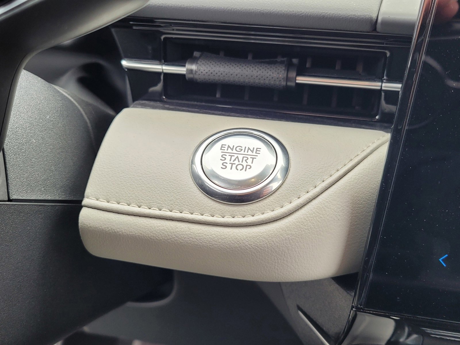 Certified 2024 Lincoln Nautilus Reserve w/ Equipment Group 202A image 26