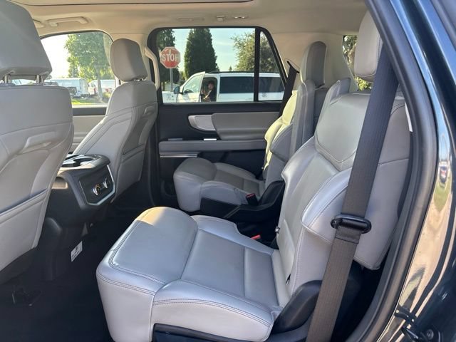Used 2025 Ford Expedition Active RWD image 10