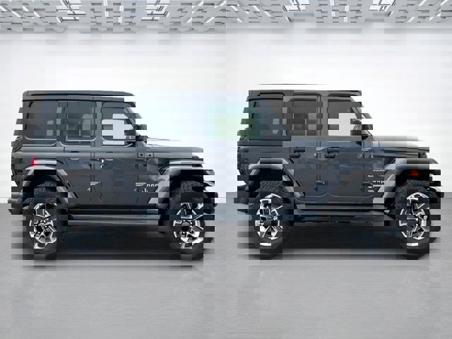 Used 2020 Jeep Wrangler Unlimited Sahara image 3